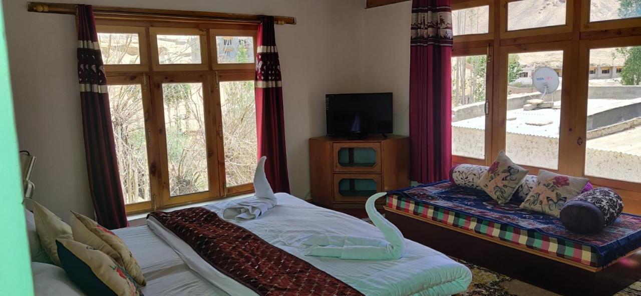 Youthok Guest House Leh Dış mekan fotoğraf